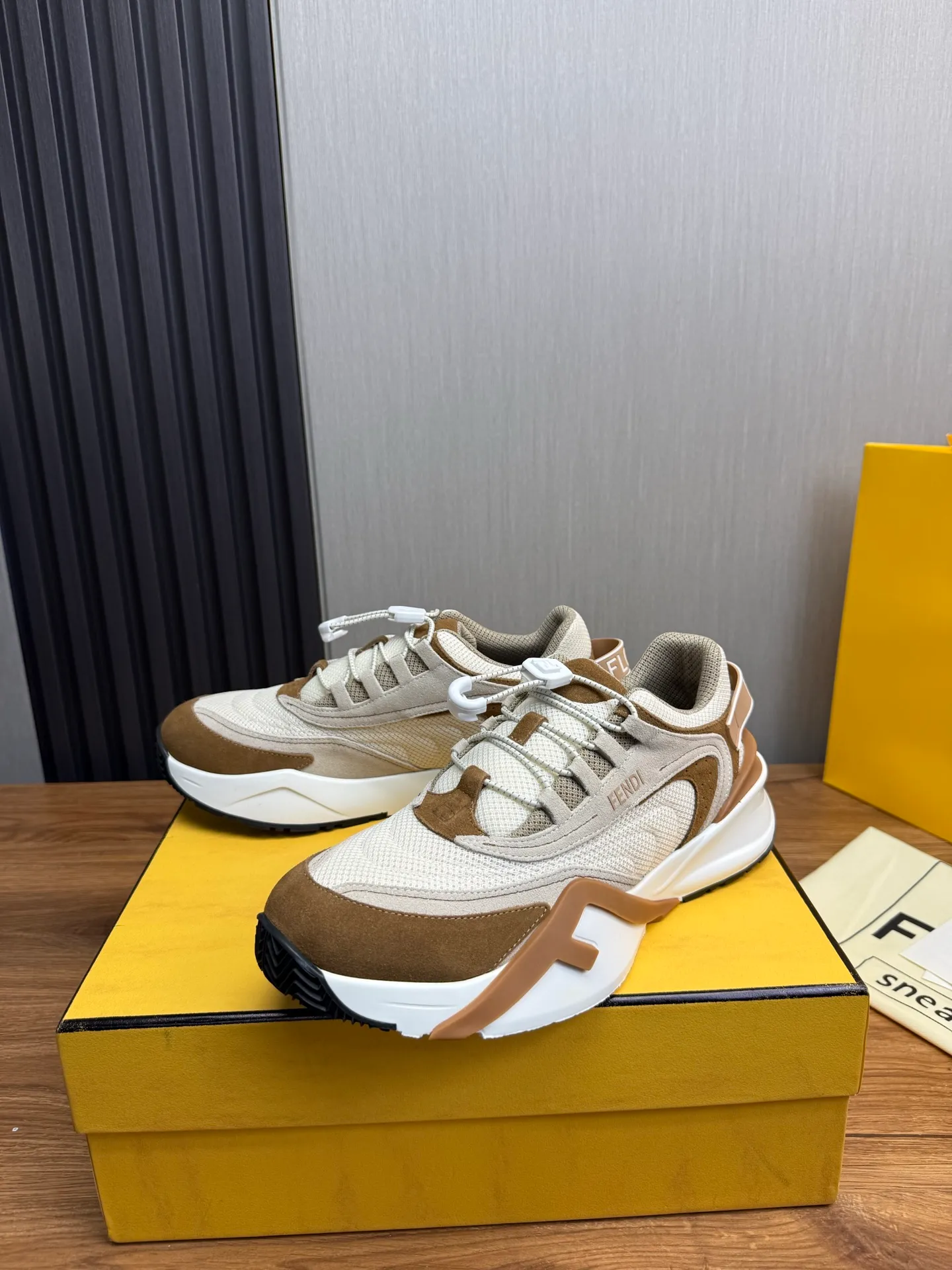 Men's men's shoes 💰560💰 Fendi [Fendi] hot style is on the market 🔥Fashionable casual men's shoes 🔱 Made of original brand fly knit fabric. Original cowhide + breathable mesh lining + sheepskin feet. Perfect shape and top quality, you deserve it 🔜Original rubber outsole, ultra-light, non-slip and wear-resistant 👣 Standard size 38-44
